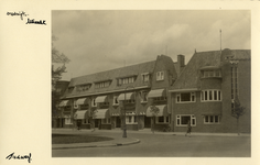 4763 Gezicht op de voorgevels van enkele huizen aan Oudwijk te Utrecht.